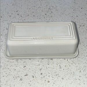 Le Creuset Cream Ceramic Butter Crock it’s new but didn’t come in a box